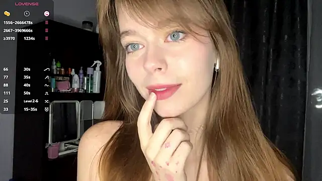 Snapshot of YourLittleElfie chatting on September 27, 3:18 pm YourLittleElfie online show from September 27, 3:18 pm
