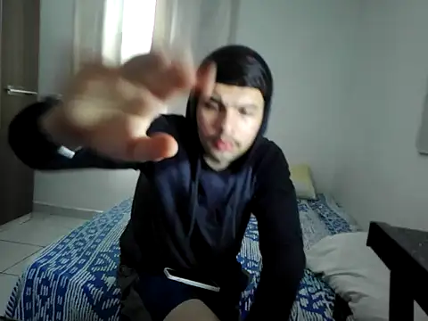 Snapshot of becmz chatting on November 14, 11:03 am becmz online show from November 14, 11:03 am