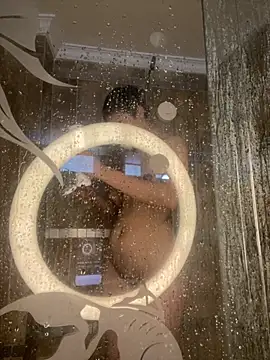 Isabella Montoya online show from October 6, 1:45 pm