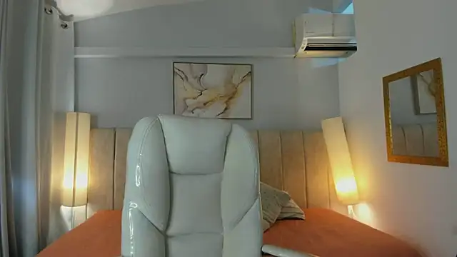 Snapshot of Anntonellaa chatting on December 5, 7:12 pm Anntonellaa online show from December 5, 7:12 pm