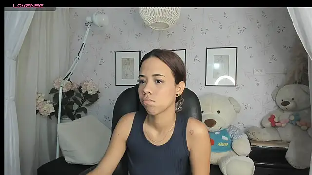 Snapshot of Anntonellaa chatting on November 22, 12:15 pm Anntonellaa online show from November 22, 12:15 pm