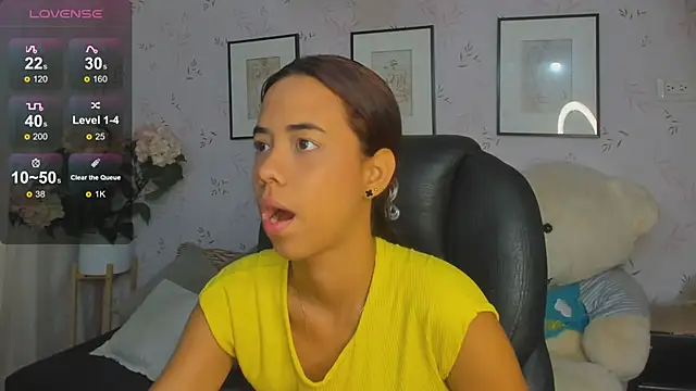 Snapshot of Anntonellaa chatting on November 15, 12:20 pm Anntonellaa online show from November 15, 12:20 pm