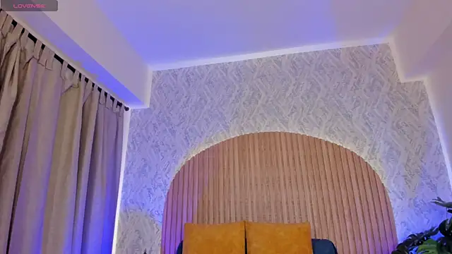 Snapshot of Sophiie_Belle chatting on October 23, 1:10 pm Sophiie Belle online show from October 23, 1:10 pm