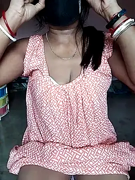 Snapshot of Bengalibeauty96 chatting on June 17, 12:43 am Bengalibeauty96 online show from June 17, 12:43 am