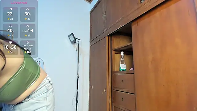 Snapshot of CeletheJones chatting on November 29, 6:08 pm CeletheJones online show from November 29, 6:08 pm