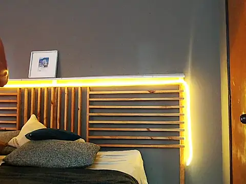 arnold taylor online show from February 21, 10:45 pm