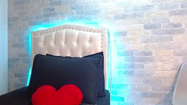 oliviarichard  online show from October 8, 7:47 pm