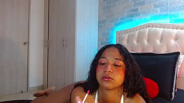 oliviarichard  online show from October 6, 8:31 pm