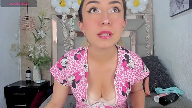 Snapshot of SALOMEE_LEE chatting on September 21, 5:29 pm SALOMEE LEE online show from September 21, 5:29 pm