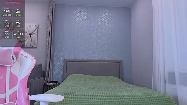 Snapshot of Madison_Davies_ chatting on October 1, 4:28 am Madison Davies  online show from October 1, 4:28 am