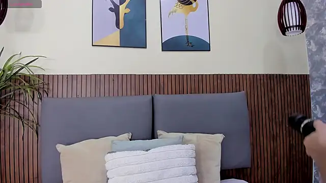 EmillyHarper  online show from November 1, 4:30 am