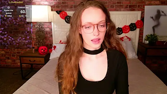 Snapshot of SallyPinkman chatting on October 19, 9:01 am SallyPinkman online show from October 19, 9:01 am