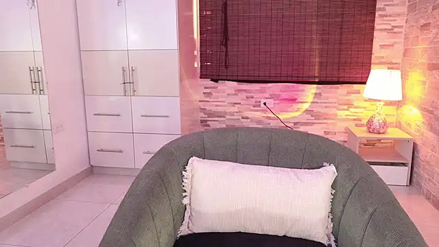 Snapshot of Vicky_kittyy chatting on December 2, 12:51 pm Vicky kittyy online show from December 2, 12:51 pm