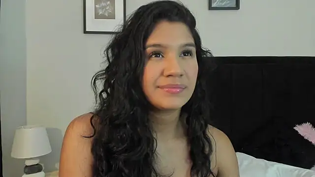 Snapshot of Lyria_Diamond chatting on November 30, 2:12 am Lyria Diamond online show from November 30, 2:12 am