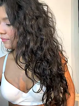 Snapshot of Lyria_Diamond chatting on October 23, 3:38 am Lyria Diamond online show from October 23, 3:38 am