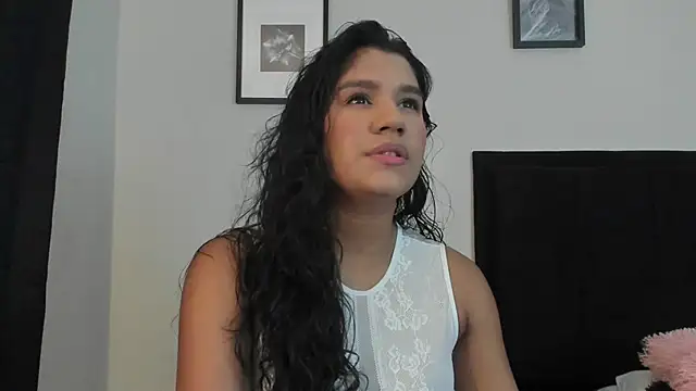 Snapshot of Lyria_Diamond chatting on October 29, 1:48 am Lyria Diamond online show from October 29, 1:48 am