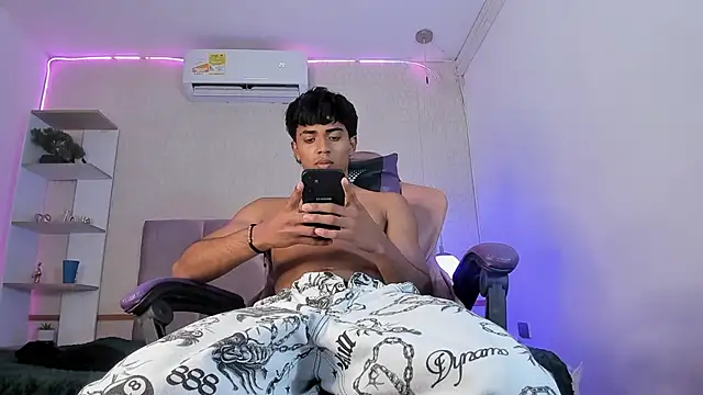 Snapshot of Jaycob_Black1 chatting on September 20, 10:04 pm Jaycob Black1 online show from September 20, 10:04 pm