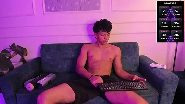 Snapshot of Jaycob_Black1 chatting on November 10, 12:21 pm Jaycob Black1 online show from November 10, 12:21 pm