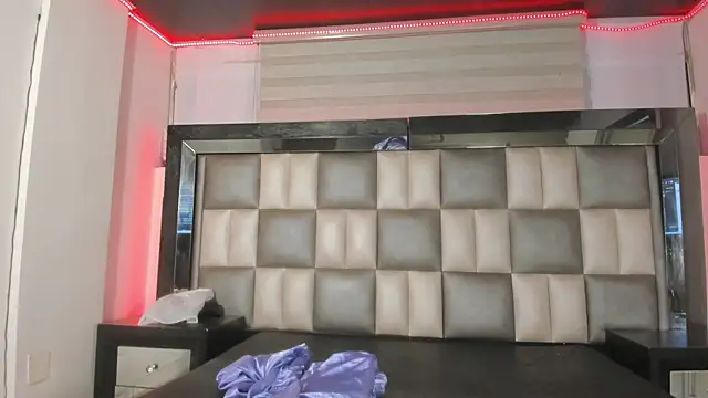 abbiecollins js online show from November 11, 3:23 am