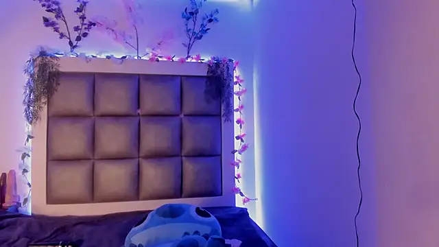 abbiecollins js online show from February 12, 3:17 am