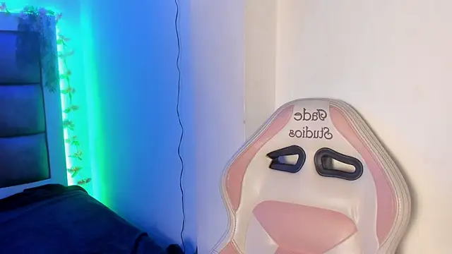 abbiecollins js online show from April 24, 5:53 am