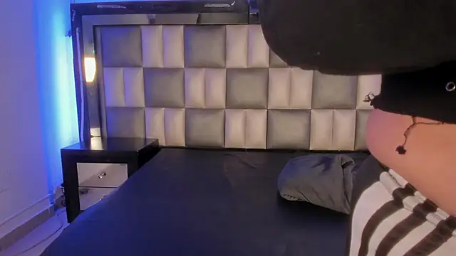 abbiecollins js online show from January 14, 4:49 am