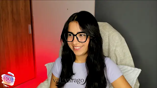 Snapshot of val_varago chatting on October 14, 12:11 am val varago online show from October 14, 12:11 am