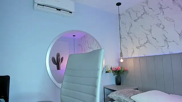 Amber Santana online show from December 4, 9:25 pm