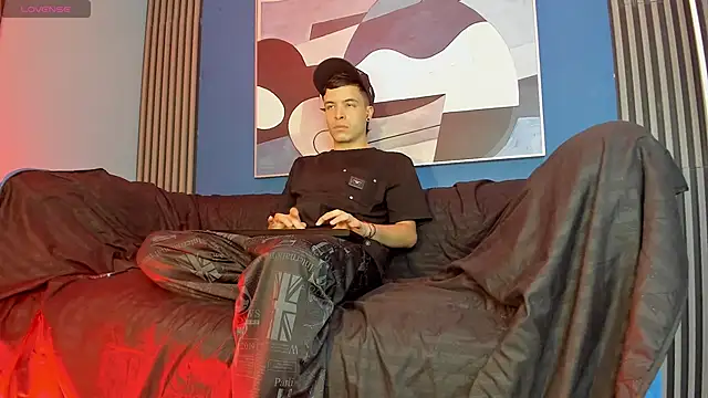 Snapshot of kevinn_blue1 chatting on October 20, 8:31 pm kevinn blue1 online show from October 20, 8:31 pm