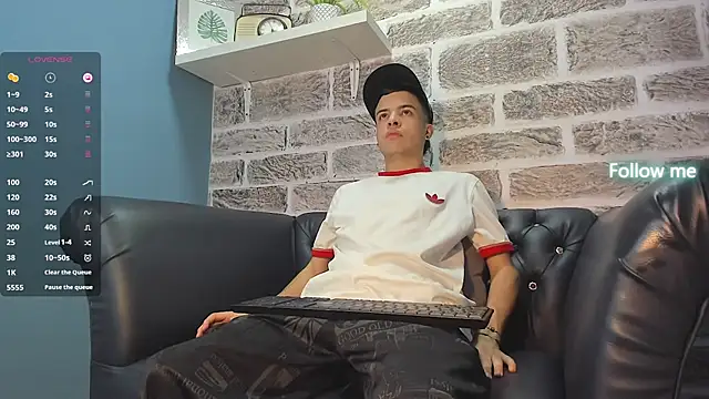 Snapshot of kevinn_blue1 chatting on September 23, 9:11 pm kevinn blue1 online show from September 23, 9:11 pm