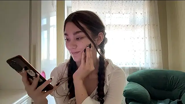 Snapshot of Cuteviola chatting on September 28, 8:43 am Cuteviola online show from September 28, 8:43 am