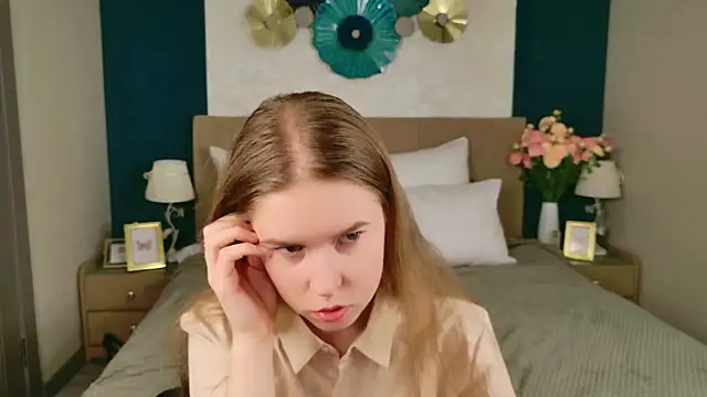 Alida Brice online show from December 19, 5:43 am