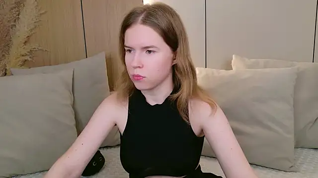 Snapshot of Alida_Brice chatting on July 19, 5:27 am Alida Brice online show from July 19, 5:27 am