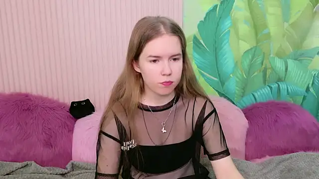 Snapshot of Alida_Brice chatting on November 10, 6:18 am Alida Brice online show from November 10, 6:18 am