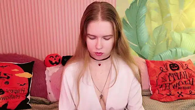 Snapshot of Alida_Brice chatting on October 31, 5:37 am Alida Brice online show from October 31, 5:37 am