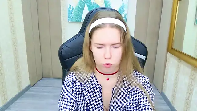 Snapshot of Alida_Brice chatting on November 17, 6:17 am Alida Brice online show from November 17, 6:17 am