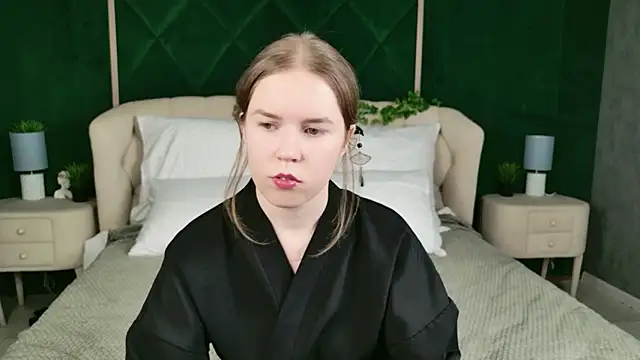 Snapshot of Alida_Brice chatting on December 4, 3:22 pm Alida Brice online show from December 4, 3:22 pm