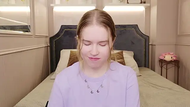 Snapshot of Alida_Brice chatting on November 14, 5:44 am Alida Brice online show from November 14, 5:44 am