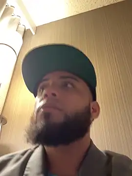 Snapshot of LeoPR00 chatting on November 23, 11:48 pm LeoPR00 online show from November 23, 11:48 pm