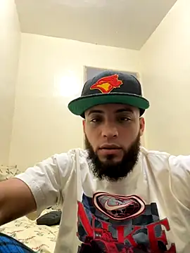 Snapshot of LeoPR00 chatting on November 17, 5:33 am LeoPR00 online show from November 17, 5:33 am