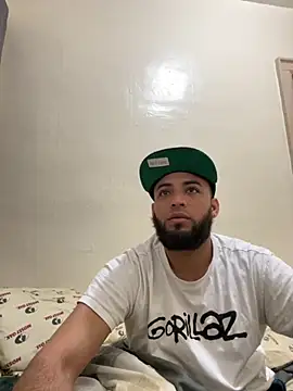 Snapshot of LeoPR00 chatting on October 22, 11:47 pm LeoPR00 online show from October 22, 11:47 pm