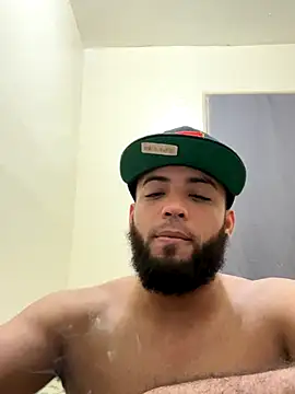 Snapshot of LeoPR00 chatting on October 27, 2:40 pm LeoPR00 online show from October 27, 2:40 pm