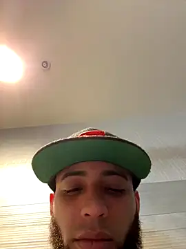 Snapshot of LeoPR00 chatting on December 2, 8:54 pm LeoPR00 online show from December 2, 8:54 pm