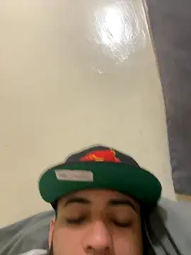 Snapshot of LeoPR00 chatting on October 29, 2:43 am LeoPR00 online show from October 29, 2:43 am