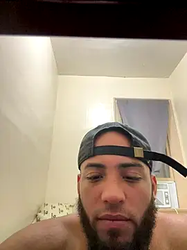 Snapshot of LeoPR00 chatting on October 1, 2:06 am LeoPR00 online show from October 1, 2:06 am