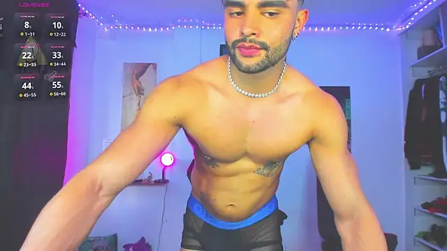 Snapshot of JordanRossie chatting on October 13, 9:05 pm JordanRossie online show from October 13, 9:05 pm