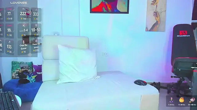 Snapshot of JordanRossie chatting on October 30, 9:33 pm JordanRossie online show from October 30, 9:33 pm