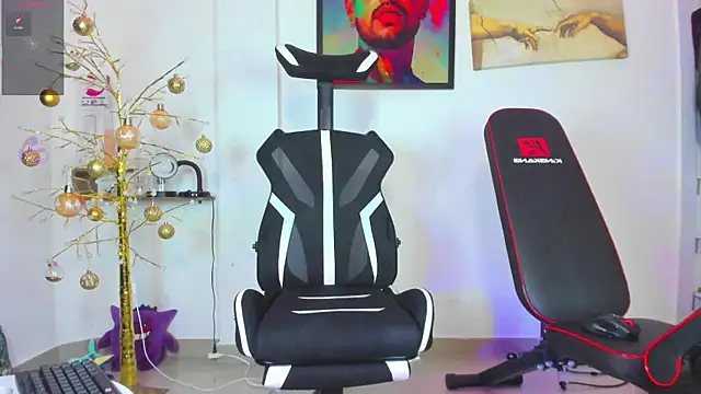 Snapshot of JordanRossie chatting on December 15, 10:15 pm JordanRossie online show from December 15, 10:15 pm