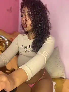 Snapshot of PrettyTiana_ chatting on September 23, 7:43 pm PrettyTiana online show from September 23, 7:43 pm