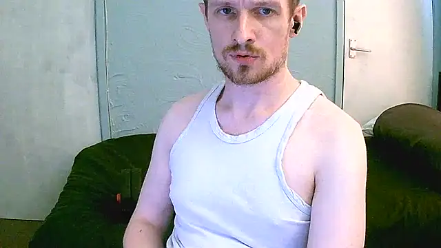 Snapshot of britlad77 chatting on September 19, 4:00 pm britlad77 online show from September 19, 4:00 pm
